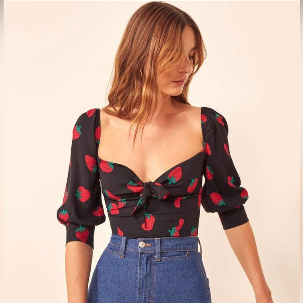 Reformation Grazia Top in Berries